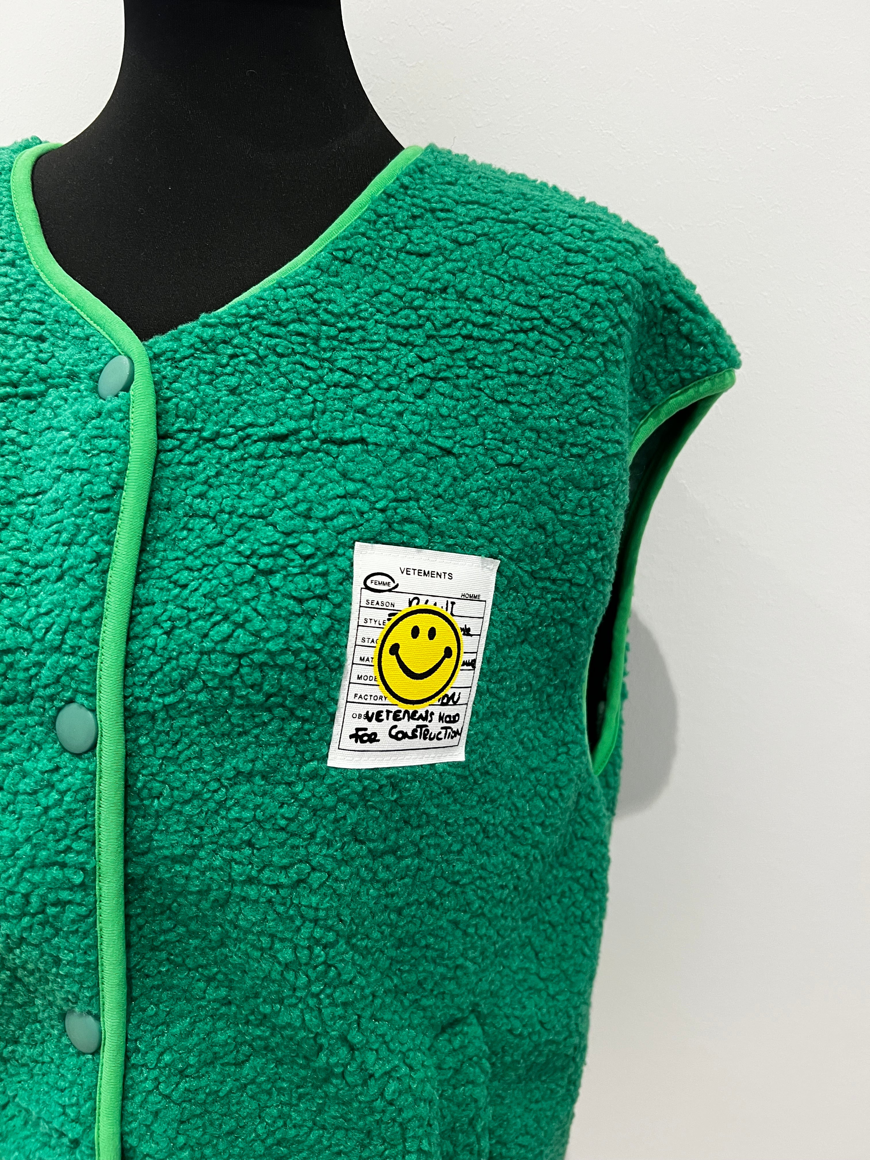 Teddyweste Smiley Patch