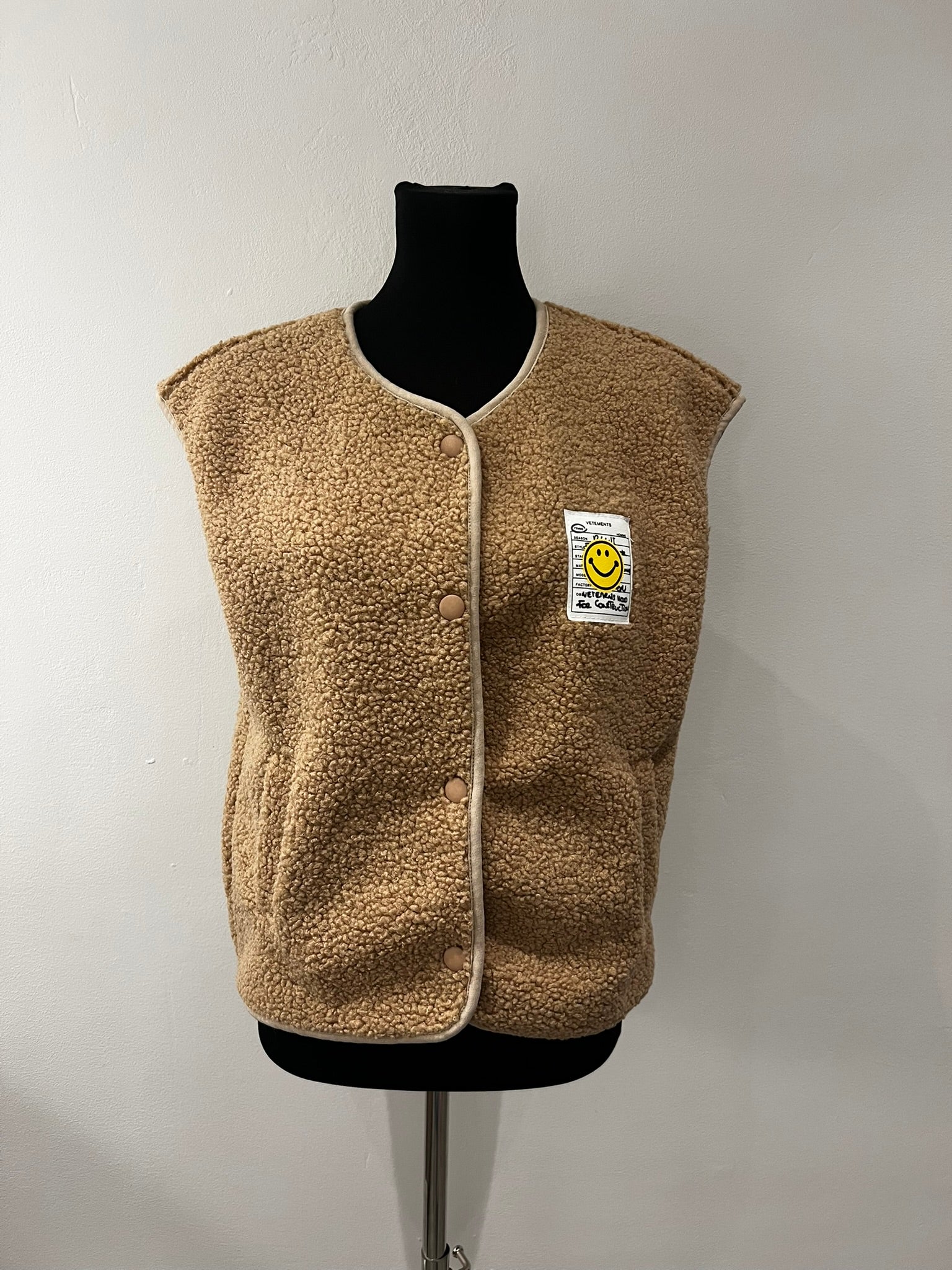 Teddyweste Smiley Patch