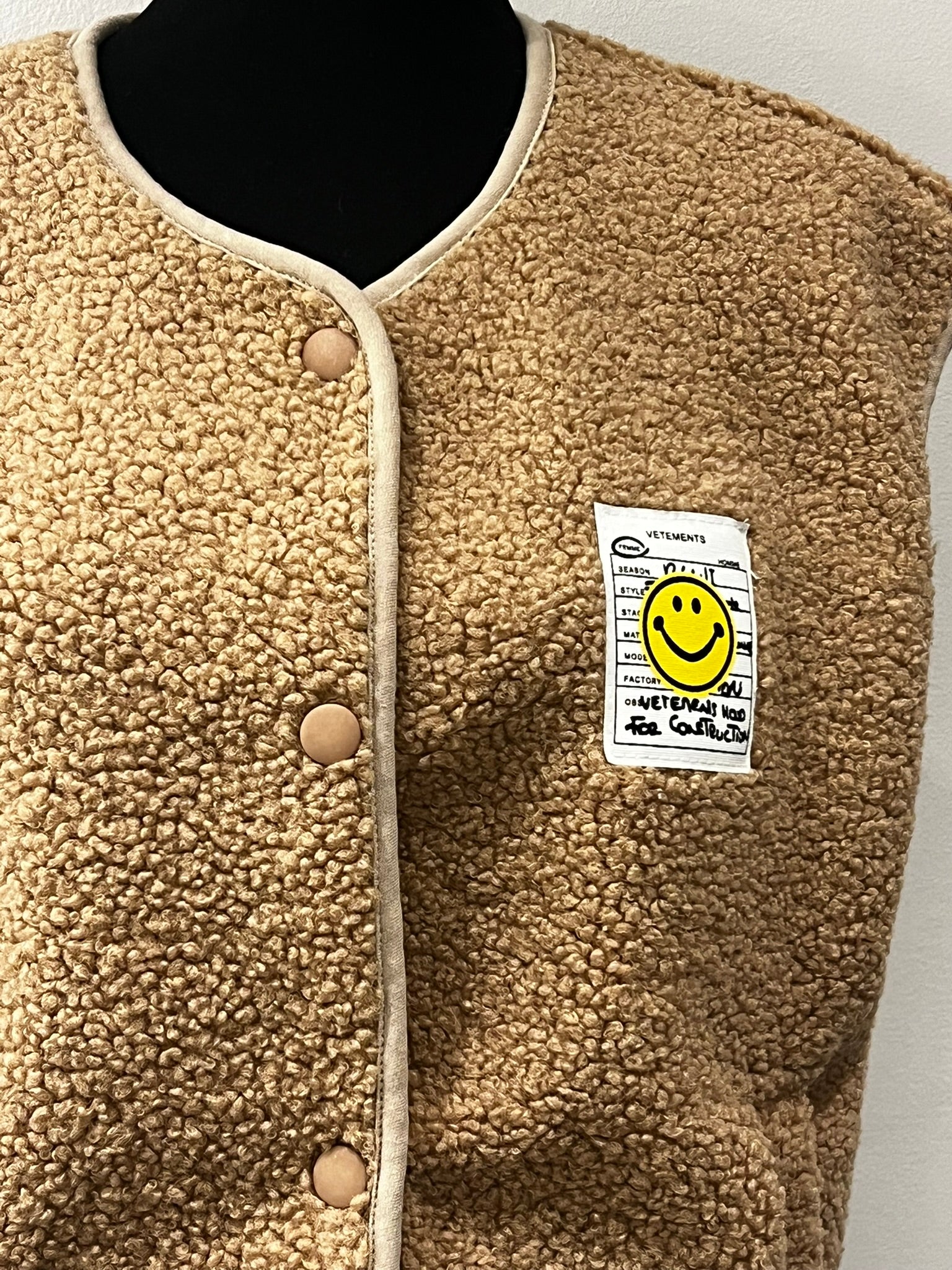 Teddyweste Smiley Patch